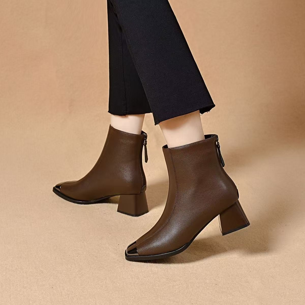 【35-40】Nowe botki na obcasie i kwadratowym nosku z 2026 roku, wygodne w noszeniu, stylowe i eleganckie
