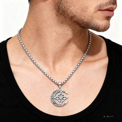 🌙 Kolczyk keltycki z ozdobą Księżyca – nierdzewna stali, unisex i symbol ochrony