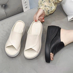 🔥【😍30% zniżki!】[obcas 5,5 cm] Klapki na koturnie z miękką podeszwą