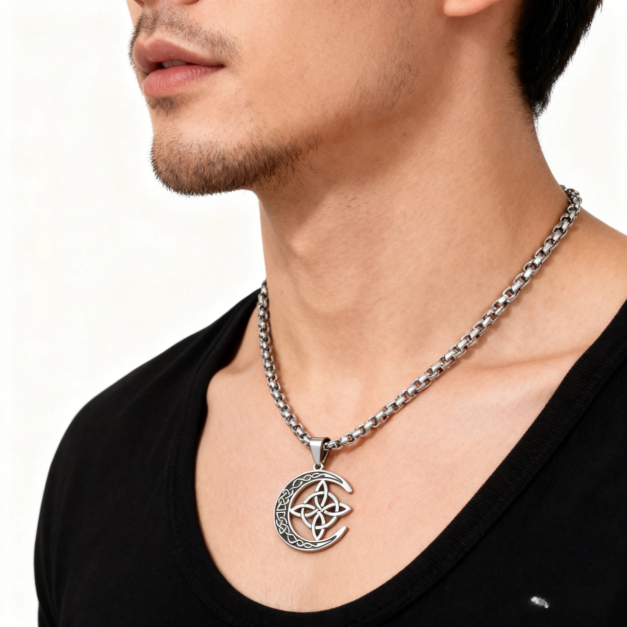 🌙 Kolczyk keltycki z ozdobą Księżyca – nierdzewna stali, unisex i symbol ochrony