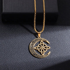 🌙 Kolczyk keltycki z ozdobą Księżyca – nierdzewna stali, unisex i symbol ochrony